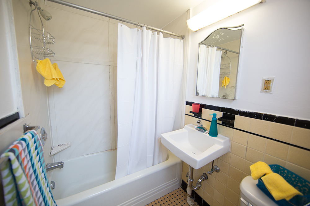 Studio Apartment: Fulbright, Bathroom