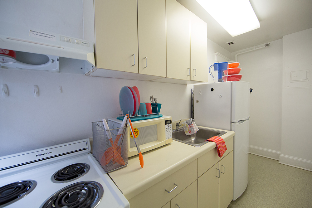Studio Apartment: Guthridge Hall, Kitchen